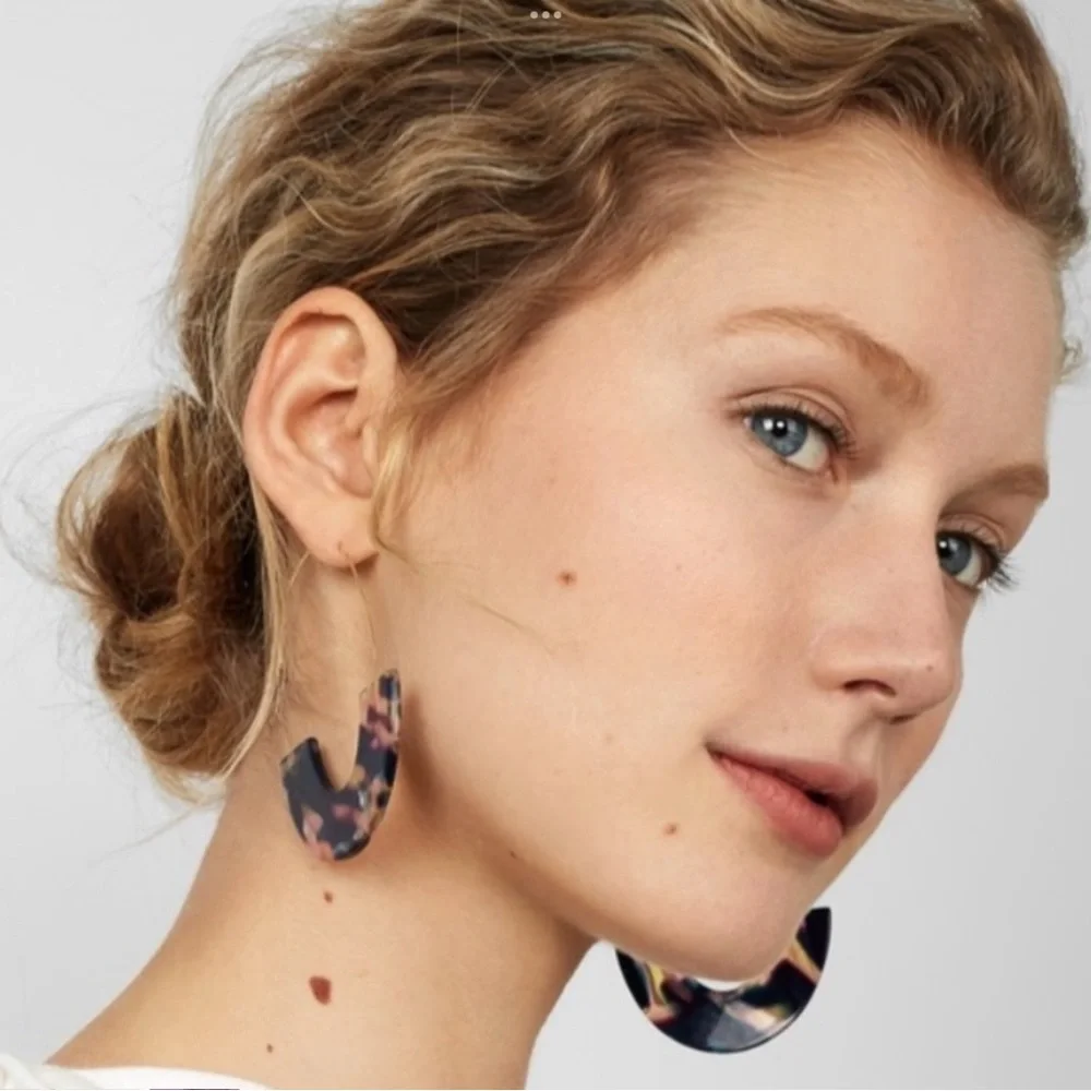 Chic Open Hoop Resin Drop Earrings - Picture 1 of 6